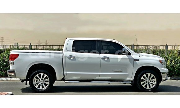 Sayi Imported Toyota Tundra White Mota in Import - Dubai a Agadez Sayi Imported Toyota Tundra White Mota in Import - Dubai a Agadez