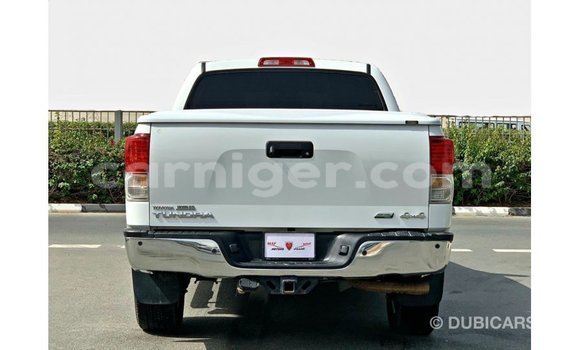 Sayi Imported Toyota Tundra White Mota in Import - Dubai a Agadez Sayi Imported Toyota Tundra White Mota in Import - Dubai a Agadez