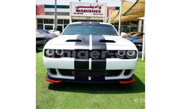 Buy Import Dodge Challenger White Car in Import - Dubai in Agadez Buy Import Dodge Challenger White Car in Import - Dubai in Agadez