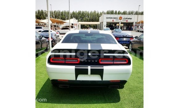 Buy Import Dodge Challenger White Car in Import - Dubai in Agadez Buy Import Dodge Challenger White Car in Import - Dubai in Agadez