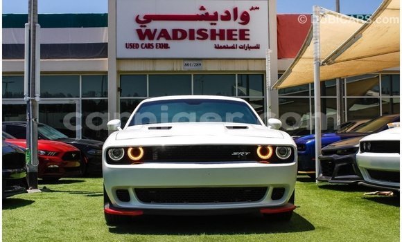 Sayi Imported Dodge Challenger White Mota in Import - Dubai a Agadez Sayi Imported Dodge Challenger White Mota in Import - Dubai a Agadez