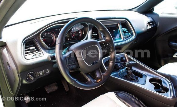 Sayi Imported Dodge Challenger White Mota in Import - Dubai a Agadez Sayi Imported Dodge Challenger White Mota in Import - Dubai a Agadez