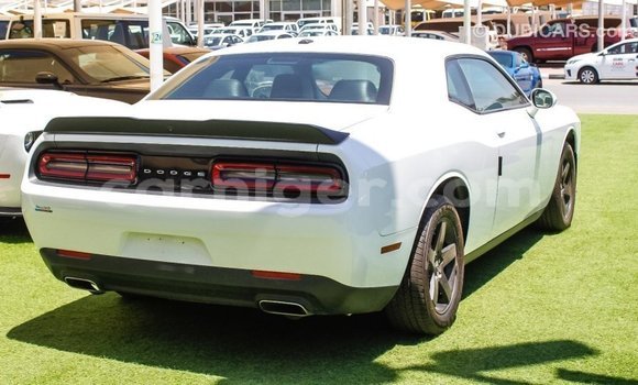 Sayi Imported Dodge Challenger White Mota in Import - Dubai a Agadez Sayi Imported Dodge Challenger White Mota in Import - Dubai a Agadez
