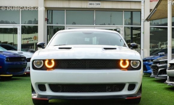 Sayi Imported Dodge Challenger White Mota in Import - Dubai a Agadez Sayi Imported Dodge Challenger White Mota in Import - Dubai a Agadez