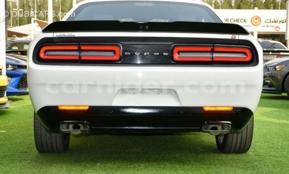 Sayi Imported Dodge Challenger White Mota in Import - Dubai a Agadez Sayi Imported Dodge Challenger White Mota in Import - Dubai a Agadez