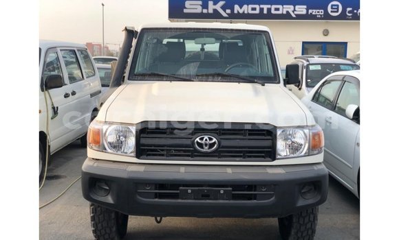 Sayi Imported Toyota Land Cruiser White Babbar mota in Import - Dubai a Agadez Sayi Imported Toyota Land Cruiser White Babbar mota in Import - Dubai a Agadez