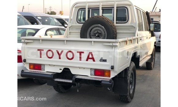 Buy Import Toyota Land Cruiser White Truck in Import - Dubai in Agadez Buy Import Toyota Land Cruiser White Truck in Import - Dubai in Agadez