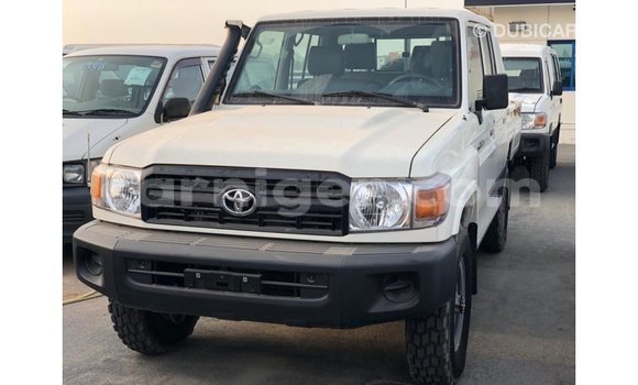 Buy Import Toyota Land Cruiser White Truck in Import - Dubai in Agadez Buy Import Toyota Land Cruiser White Truck in Import - Dubai in Agadez
