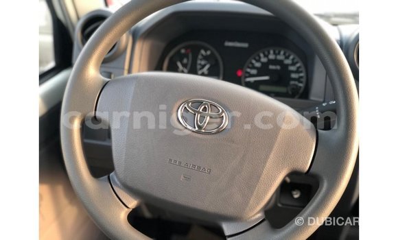 Buy Import Toyota Land Cruiser White Truck in Import - Dubai in Agadez Buy Import Toyota Land Cruiser White Truck in Import - Dubai in Agadez