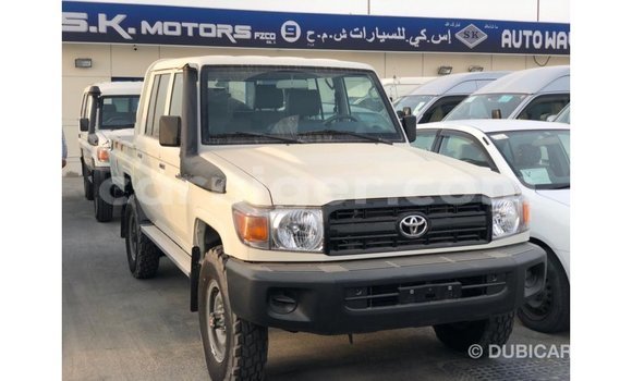 Buy Import Toyota Land Cruiser White Truck in Import - Dubai in Agadez Buy Import Toyota Land Cruiser White Truck in Import - Dubai in Agadez