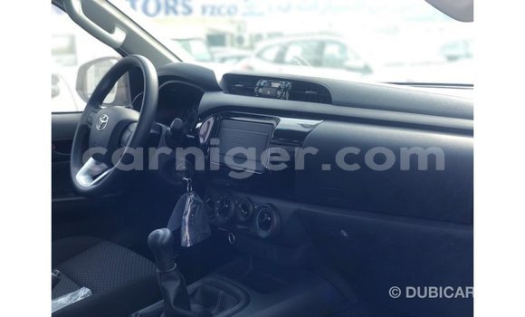 Sayi Imported Toyota Hilux White Mota in Import - Dubai a Agadez Sayi Imported Toyota Hilux White Mota in Import - Dubai a Agadez