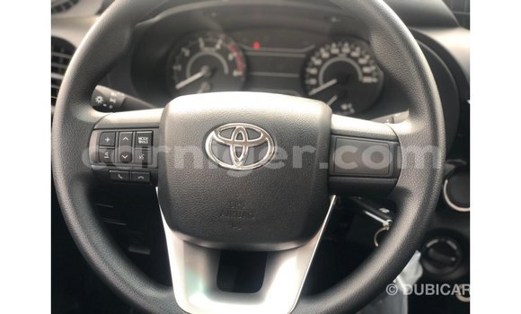 Sayi Imported Toyota Hilux White Mota in Import - Dubai a Agadez Sayi Imported Toyota Hilux White Mota in Import - Dubai a Agadez
