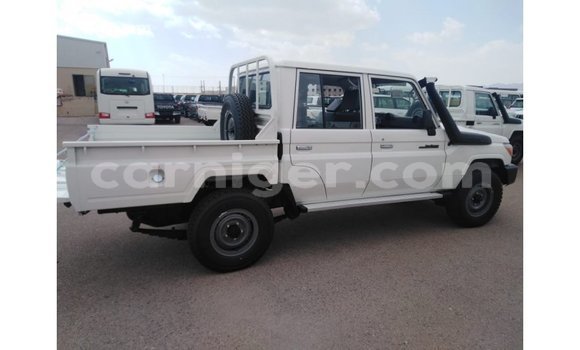 Sayi Imported Toyota Land Cruiser White Babbar mota in Import - Dubai a Agadez Sayi Imported Toyota Land Cruiser White Babbar mota in Import - Dubai a Agadez