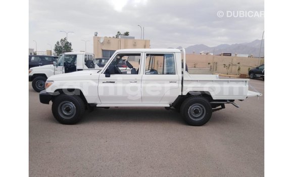 Sayi Imported Toyota Land Cruiser White Babbar mota in Import - Dubai a Agadez Sayi Imported Toyota Land Cruiser White Babbar mota in Import - Dubai a Agadez