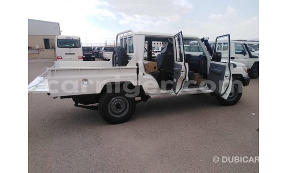 Sayi Imported Toyota Land Cruiser White Babbar mota in Import - Dubai a Agadez Sayi Imported Toyota Land Cruiser White Babbar mota in Import - Dubai a Agadez