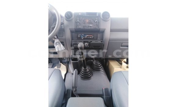 Sayi Imported Toyota Land Cruiser White Babbar mota in Import - Dubai a Agadez Sayi Imported Toyota Land Cruiser White Babbar mota in Import - Dubai a Agadez