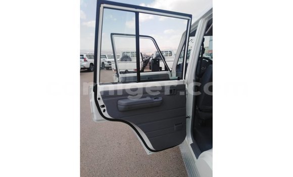 Sayi Imported Toyota Land Cruiser White Babbar mota in Import - Dubai a Agadez Sayi Imported Toyota Land Cruiser White Babbar mota in Import - Dubai a Agadez