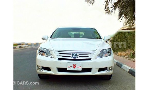 Sayi Imported Lexus LS White Mota in Import - Dubai a Agadez Sayi Imported Lexus LS White Mota in Import - Dubai a Agadez