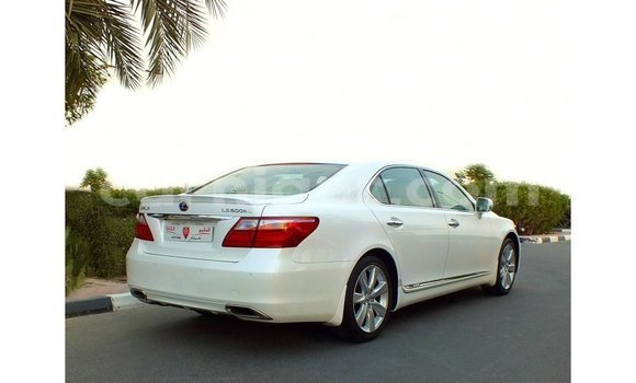 Sayi Imported Lexus LS White Mota in Import - Dubai a Agadez Sayi Imported Lexus LS White Mota in Import - Dubai a Agadez