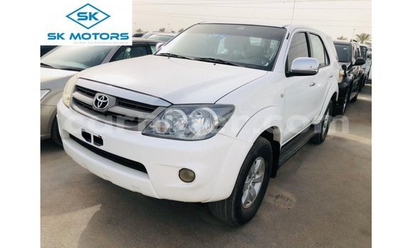 Acheter Import Voiture Toyota Fortuner Blanc à Import - Dubai, Agadez