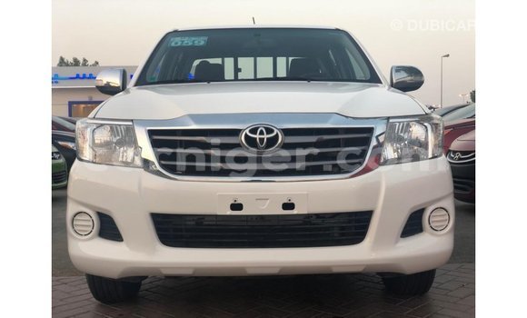 Sayi Imported Toyota Hilux White Mota in Import - Dubai a Agadez Sayi Imported Toyota Hilux White Mota in Import - Dubai a Agadez