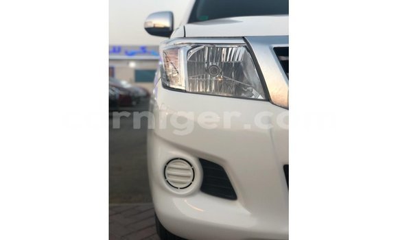 Sayi Imported Toyota Hilux White Mota in Import - Dubai a Agadez Sayi Imported Toyota Hilux White Mota in Import - Dubai a Agadez