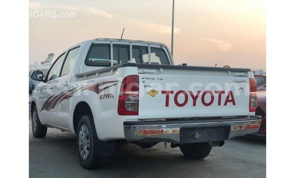Sayi Imported Toyota Hilux White Mota in Import - Dubai a Agadez Sayi Imported Toyota Hilux White Mota in Import - Dubai a Agadez