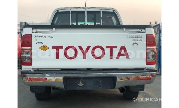 Sayi Imported Toyota Hilux White Mota in Import - Dubai a Agadez Sayi Imported Toyota Hilux White Mota in Import - Dubai a Agadez