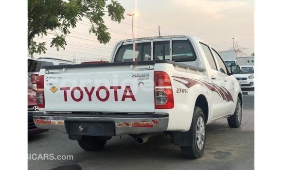 Sayi Imported Toyota Hilux White Mota in Import - Dubai a Agadez Sayi Imported Toyota Hilux White Mota in Import - Dubai a Agadez