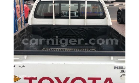 Sayi Imported Toyota Hilux White Mota in Import - Dubai a Agadez Sayi Imported Toyota Hilux White Mota in Import - Dubai a Agadez