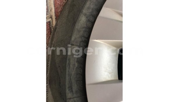 Sayi Imported Toyota Hilux White Mota in Import - Dubai a Agadez Sayi Imported Toyota Hilux White Mota in Import - Dubai a Agadez