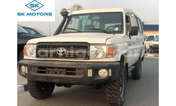Sayi Imported Toyota Land Cruiser White Babbar mota in Import - Dubai a Agadez Sayi Imported Toyota Land Cruiser White Babbar mota in Import - Dubai a Agadez