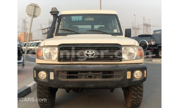 Sayi Imported Toyota Land Cruiser White Babbar mota in Import - Dubai a Agadez Sayi Imported Toyota Land Cruiser White Babbar mota in Import - Dubai a Agadez