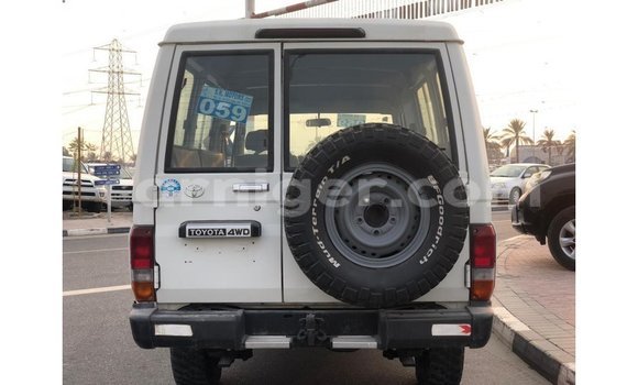 Sayi Imported Toyota Land Cruiser White Babbar mota in Import - Dubai a Agadez Sayi Imported Toyota Land Cruiser White Babbar mota in Import - Dubai a Agadez