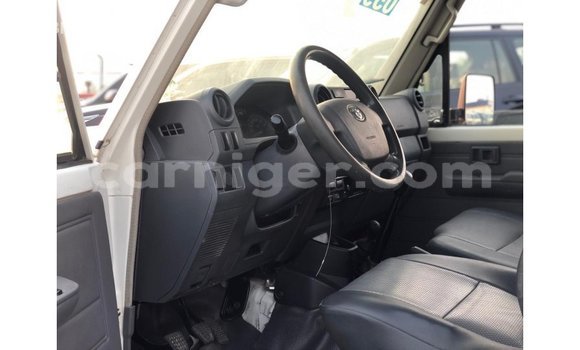 Sayi Imported Toyota Land Cruiser White Babbar mota in Import - Dubai a Agadez Sayi Imported Toyota Land Cruiser White Babbar mota in Import - Dubai a Agadez