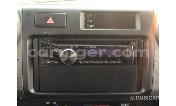 Sayi Imported Toyota Land Cruiser White Babbar mota in Import - Dubai a Agadez Sayi Imported Toyota Land Cruiser White Babbar mota in Import - Dubai a Agadez