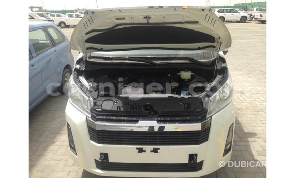 Sayi Imported Toyota Hiace White Mota in Import - Dubai a Agadez Sayi Imported Toyota Hiace White Mota in Import - Dubai a Agadez