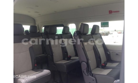 Sayi Imported Toyota Hiace White Mota in Import - Dubai a Agadez Sayi Imported Toyota Hiace White Mota in Import - Dubai a Agadez