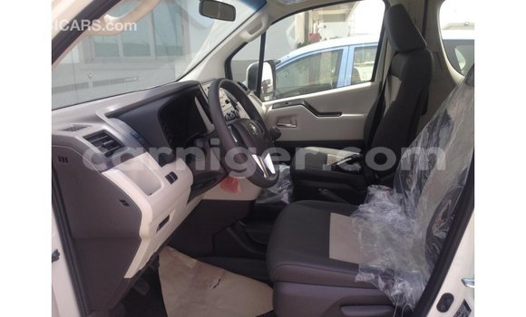 Sayi Imported Toyota Hiace White Mota in Import - Dubai a Agadez Sayi Imported Toyota Hiace White Mota in Import - Dubai a Agadez