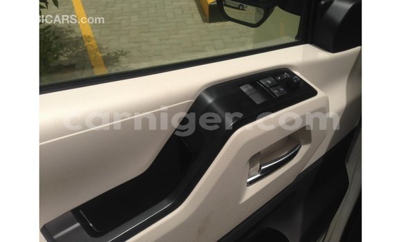 Sayi Imported Toyota Hiace White Mota in Import - Dubai a Agadez Sayi Imported Toyota Hiace White Mota in Import - Dubai a Agadez
