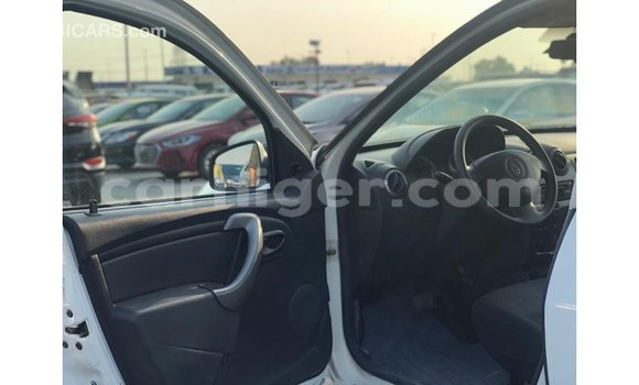 Sayi Imported Renault Duster White Mota in Import - Dubai a Agadez Sayi Imported Renault Duster White Mota in Import - Dubai a Agadez
