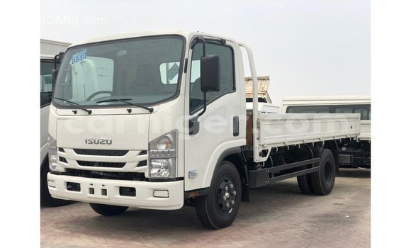 Sayi Imported Isuzu Bighorn White Babbar mota in Import - Dubai a Agadez Sayi Imported Isuzu Bighorn White Babbar mota in Import - Dubai a Agadez