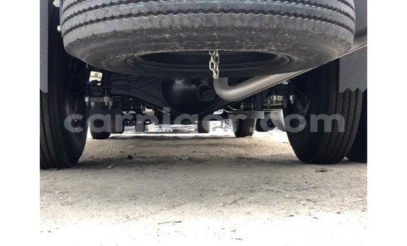 Sayi Imported Isuzu Bighorn White Babbar mota in Import - Dubai a Agadez Sayi Imported Isuzu Bighorn White Babbar mota in Import - Dubai a Agadez