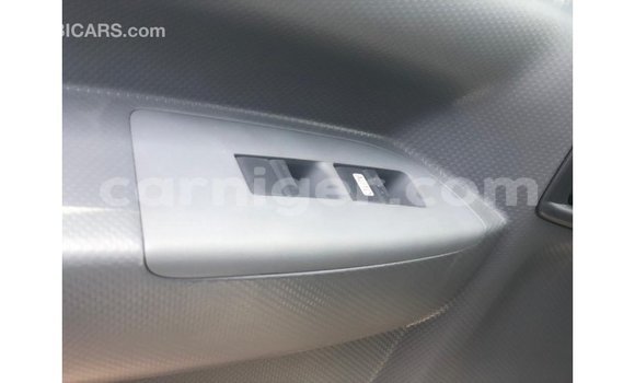 Sayi Imported Isuzu Bighorn White Babbar mota in Import - Dubai a Agadez Sayi Imported Isuzu Bighorn White Babbar mota in Import - Dubai a Agadez