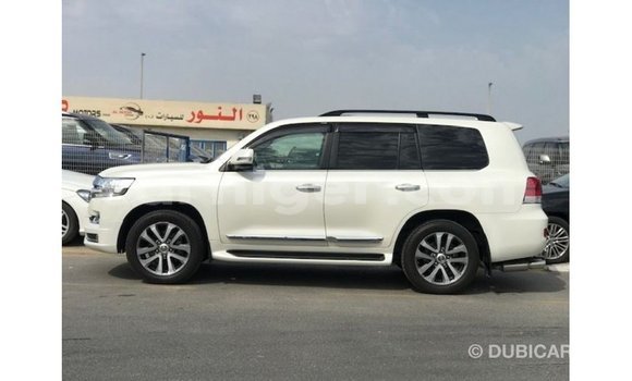 Sayi Imported Toyota Land Cruiser White Babbar mota in Import - Dubai a Agadez Sayi Imported Toyota Land Cruiser White Babbar mota in Import - Dubai a Agadez