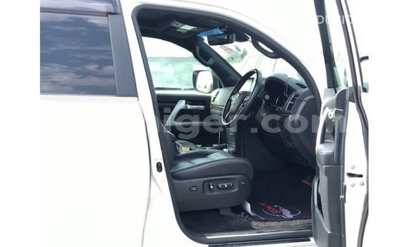 Sayi Imported Toyota Land Cruiser White Babbar mota in Import - Dubai a Agadez Sayi Imported Toyota Land Cruiser White Babbar mota in Import - Dubai a Agadez