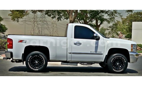Sayi Imported Chevrolet Silverado White Mota in Import - Dubai a Agadez Sayi Imported Chevrolet Silverado White Mota in Import - Dubai a Agadez
