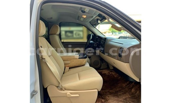 Sayi Imported Chevrolet Silverado White Mota in Import - Dubai a Agadez Sayi Imported Chevrolet Silverado White Mota in Import - Dubai a Agadez