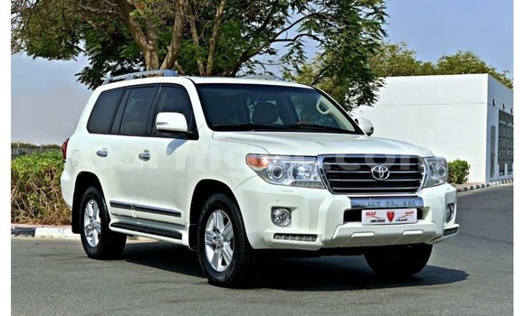 اشتري Imported Toyota Land Cruiser White شاحنة في Import - Dubai في أغاديز