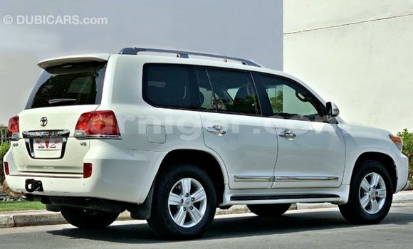 Sayi Imported Toyota Land Cruiser White Babbar mota in Import - Dubai a Agadez Sayi Imported Toyota Land Cruiser White Babbar mota in Import - Dubai a Agadez